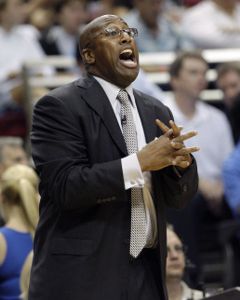 Phila Jacksona nahradí na lavičke Lakers Mike Brown