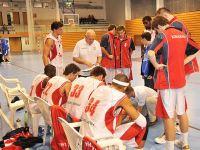 V Komárne šiesti cudzinci, novými Američania Toombs a Polk