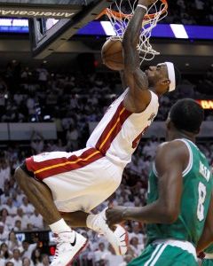V najlepšom tíme aj LeBron James a Derrick Rose