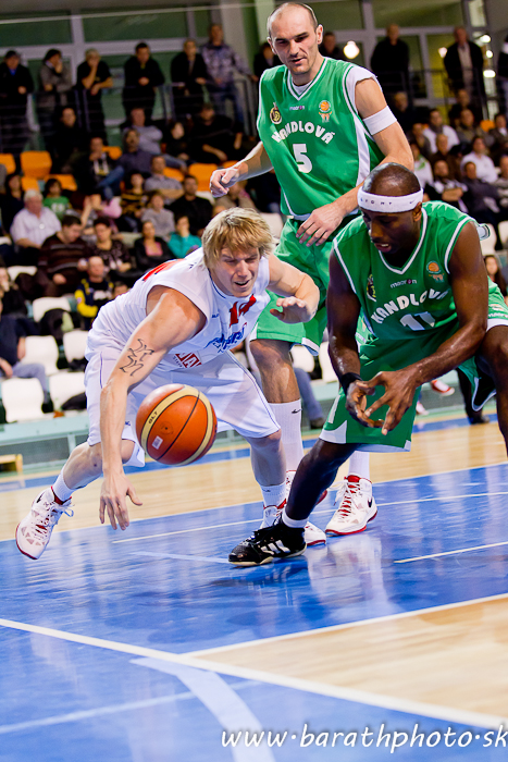 V Handlovej súboj strelcov Jonesa a Clementeho