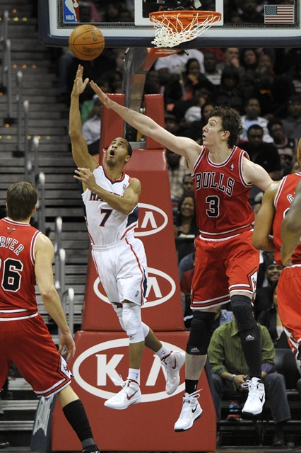 Atlanta sa revanšovala Chicagu, James je späť