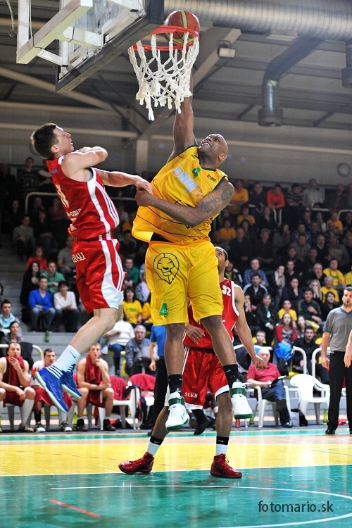 Od soboty play-off mužov, v Komárne problémy pre kampaň