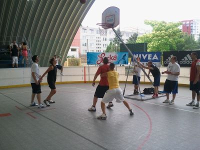 Ružinovský streetball prilákal takmer tridsať tímov