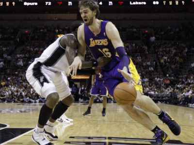 Lakers a Clippers dobyli hradby lídrov konferencie