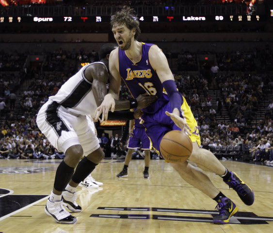 Lakers a Clippers dobyli hradby lídrov konferencie