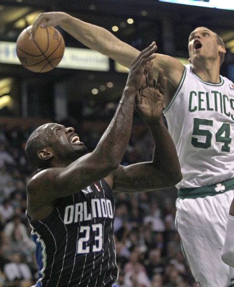 Memphis s istotou play-off, Boston víťazom divízie