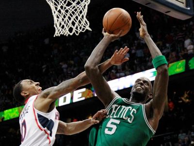 Celtics a Lakers pomohli lídri, 76ers absencia Rosa