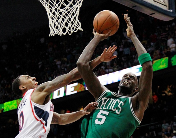 Celtics a Lakers pomohli lídri, 76ers absencia Rosa