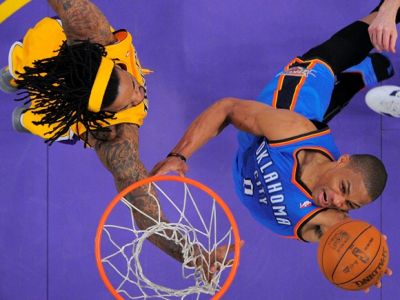 Oklahoma vyradila Lakers, Boston krok od postupu