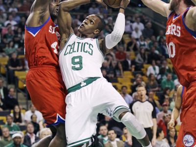 Philadelphia vyrovnala stav série s Bostonom
