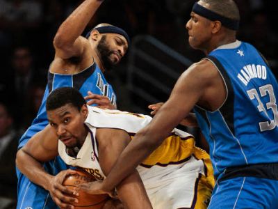 Orlando ôsmym tímom v play-off, Lakers zdolali Dallas