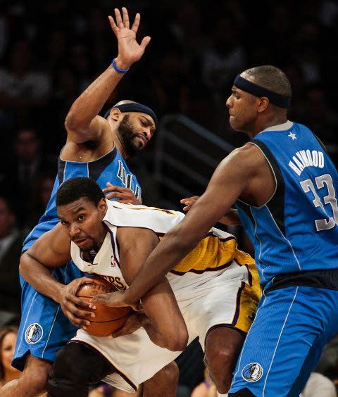 Orlando ôsmym tímom v play-off, Lakers zdolali Dallas