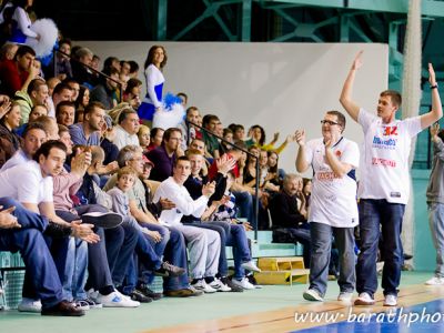 Hneď v úvodnom kole súboj tretieho s majstrom