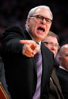 Lakers jednajú s trénerom Jacksonom o návrate