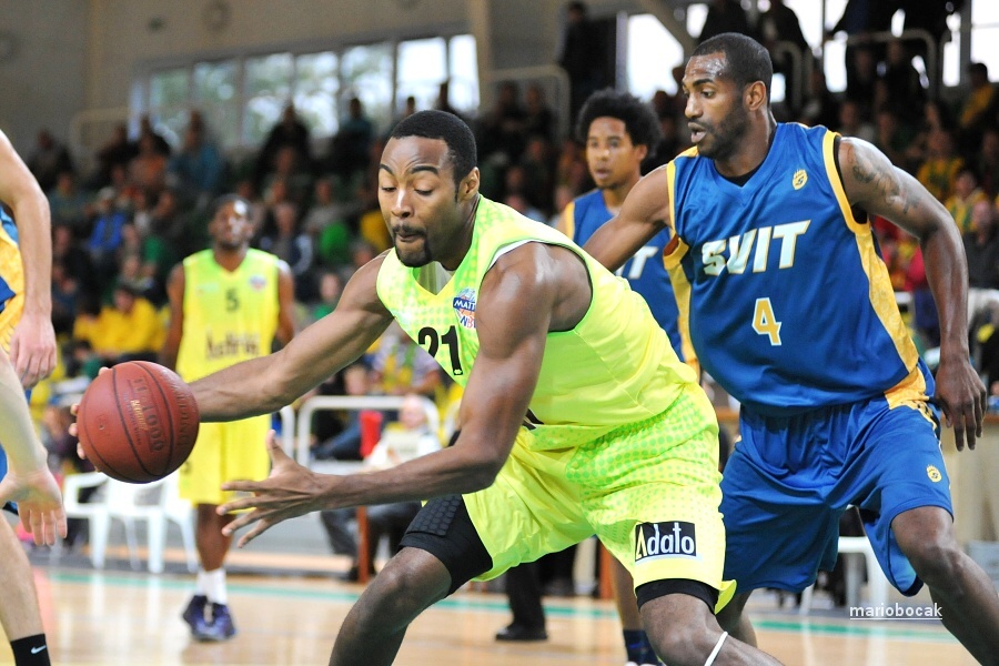 Hviezdou kola Kenneth Henderson
