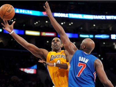 Lakers prehrali jedenásťkrát v sérii, bijú na poplach