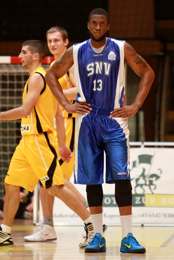 Hviezdou kola Dwight Burke