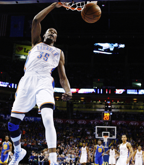 Thunder nemali zľutovania s Lakers, Memphis sa drží