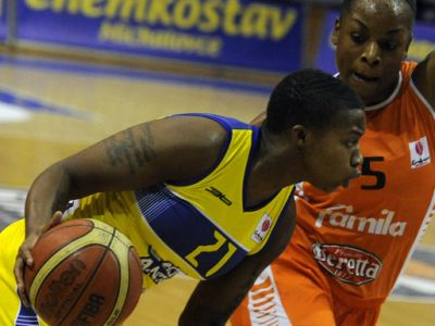 Lacyová s Good Angels predĺžila kontrakt