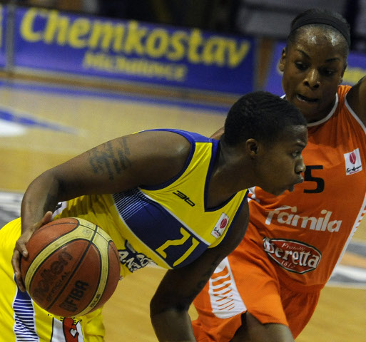 Lacyová s Good Angels predĺžila kontrakt