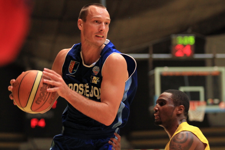 Rančík opäť zabodoval proti tímu ACB, Pandula dal 28 bodov