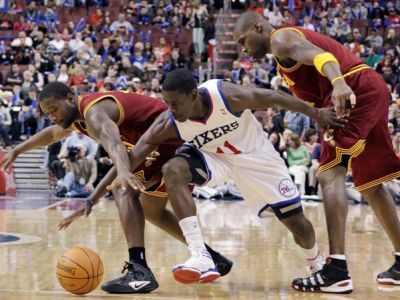 Holiday v neprázdninovom tempe popreháňal Knicks