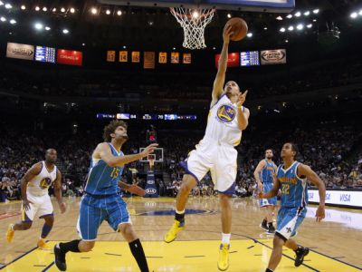 Golden State pribrzdil Curryho členok