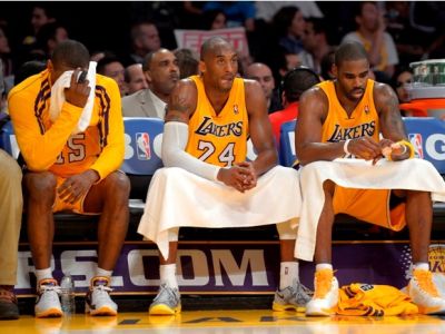 Lakers stagnujú, ale neplánujú pohyb v kádri