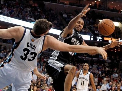 Durant sa nemaznal s Lakers, Deng s Knicks