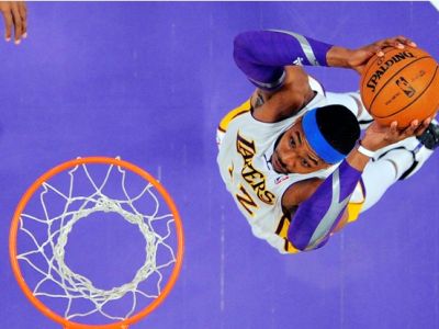 Lakers vyslali odkaz záujemcom: Howarda nevymeníme