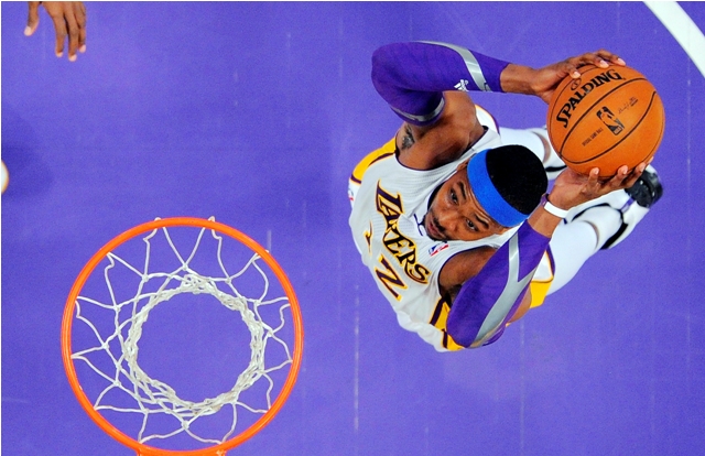 Lakers vyslali odkaz záujemcom: Howarda nevymeníme
