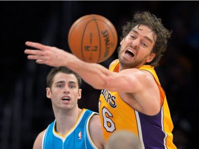 Lakers svedčí nesebecký Bryant, Bucks sólista Jennings