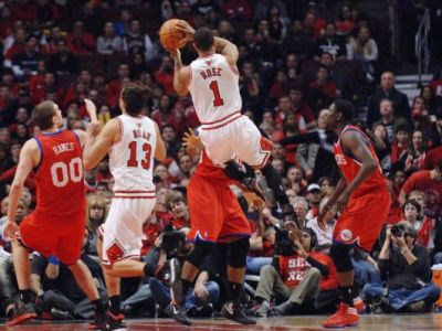 Derrick Rose nepomôže Chicagu skôr ako v januári