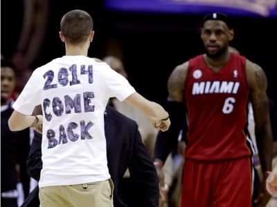 Heat žijú sen o rekorde vďaka LeBronovmu triple-double