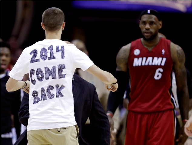 Heat žijú sen o rekorde vďaka LeBronovmu triple-double