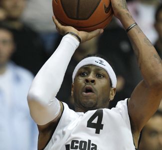 Iverson zarobil 155 miliónov, teraz nemá na hypotéku