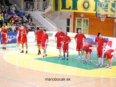 V play-off najvyššie nasadené Komárno, majster so Spišskou