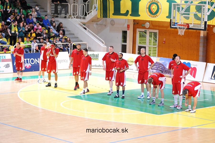 V play-off najvyššie nasadené Komárno, majster so Spišskou