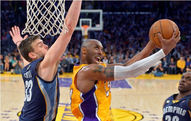 Anthony nestráca apetít, Lakers šancu na play-off