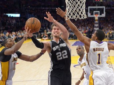 Lakers bližšie k play-off, kde New York vyzve Boston