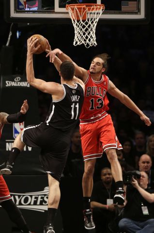 Chicago zdvihlo vlajku hostí, Memphis len na pol žrde