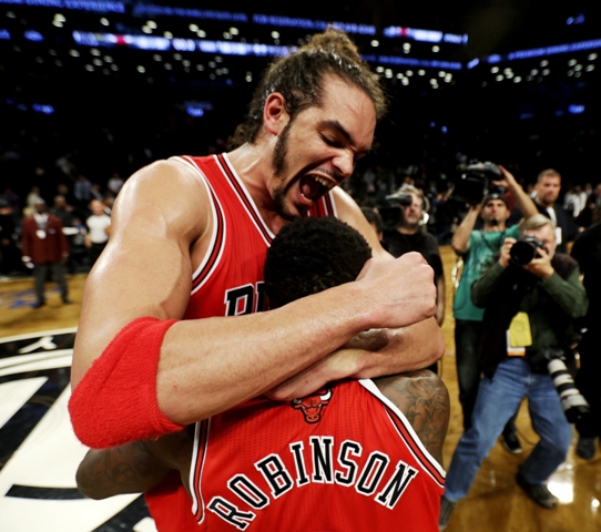 Chicago pribrzdilo Miami, Ginóbiliho posledný výstrel