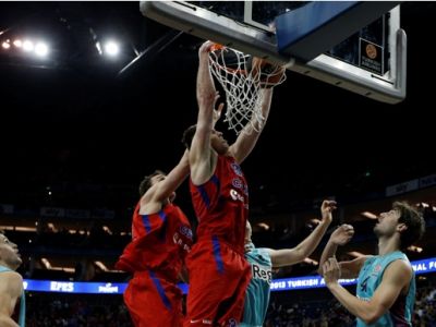 Olympiakos vďaka superzvratu znova kráľom Euroligy