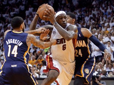 LeBron James 30 bodmi priblížil Miami k San Antoniu