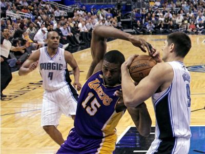 Lakers prišli o Mettu, pretrhol si vonkajší meniskus