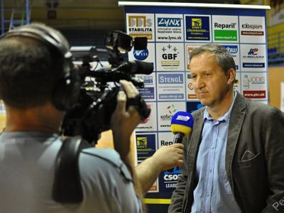 Matyáš s Krajňákom čakajú na príchod Hruščákovej