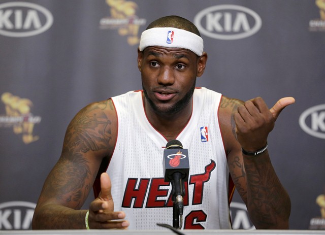 Jordan či LeBron? Hádku ukončil nôž, traja v nemocnici