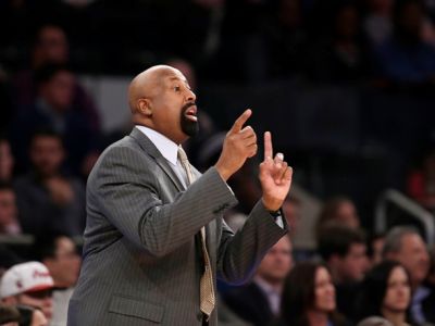 Tréner New Yorku Woodson čaká na odpaľovacej rampe