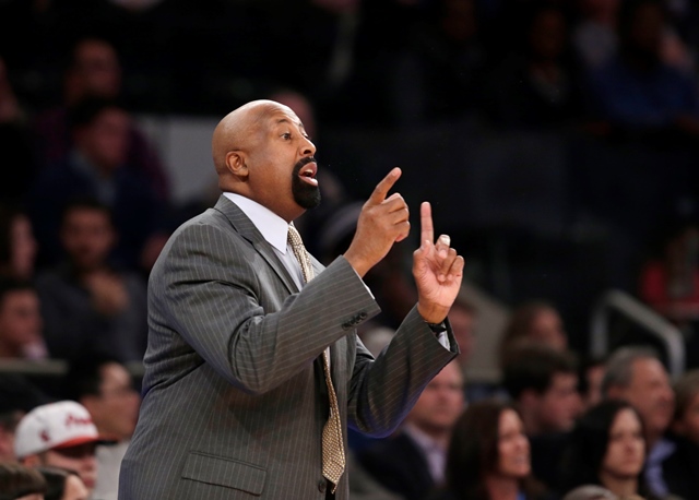 Tréner New Yorku Woodson čaká na odpaľovacej rampe
