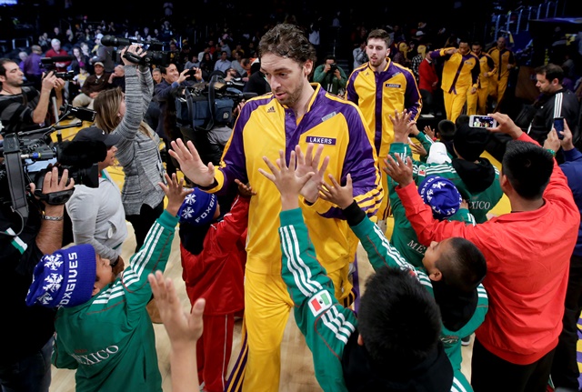 Gasol ťahal z kaše Lakers, Iguodala zasa Warriors